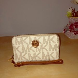 Micheal Kors Wristlet/Wallet